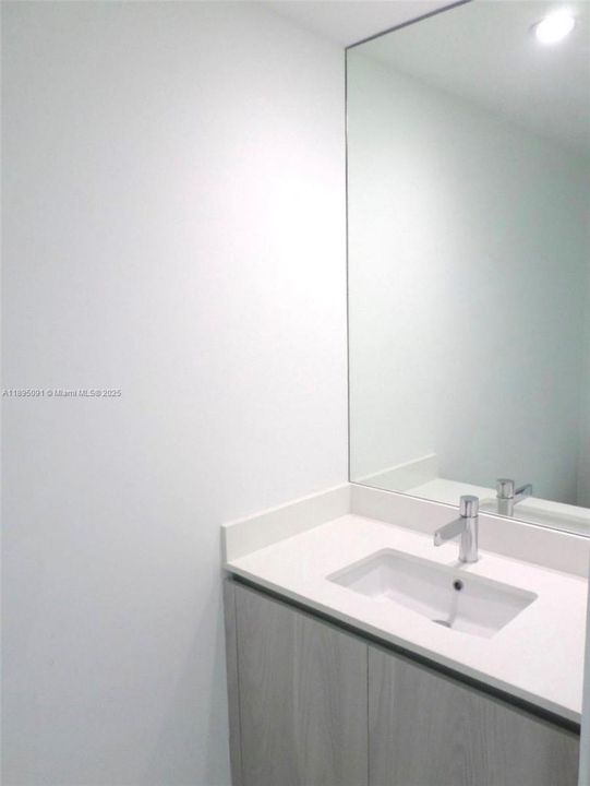 Recently Rented: $5,450 (1 beds, 1 baths, 959 Square Feet)