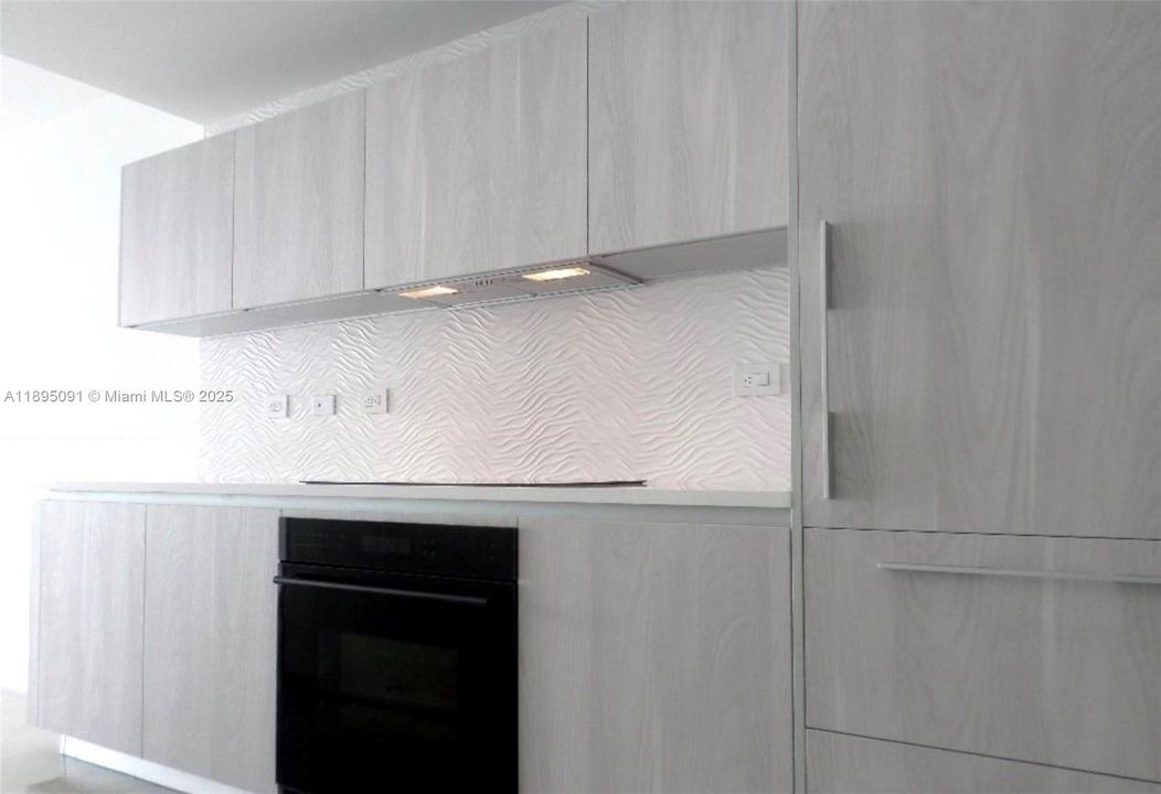 Recently Rented: $5,450 (1 beds, 1 baths, 959 Square Feet)