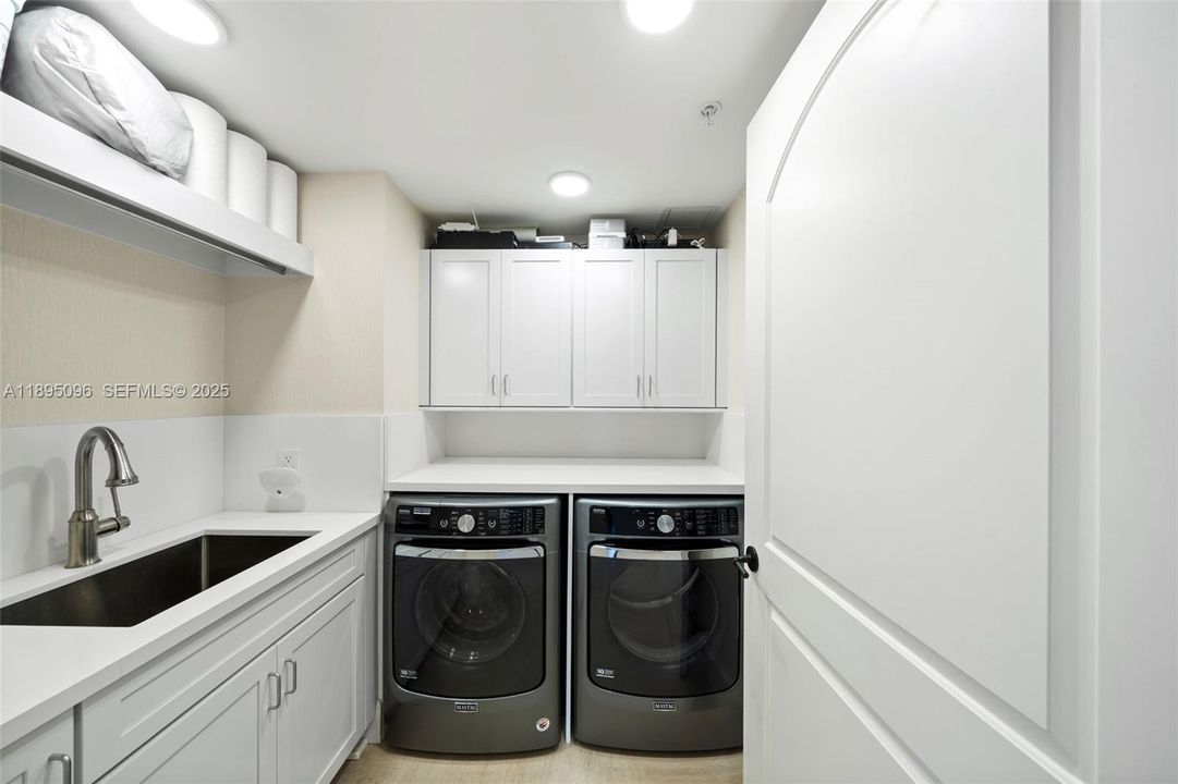 For Sale: $3,975,000 (4 beds, 3 baths, 3528 Square Feet)