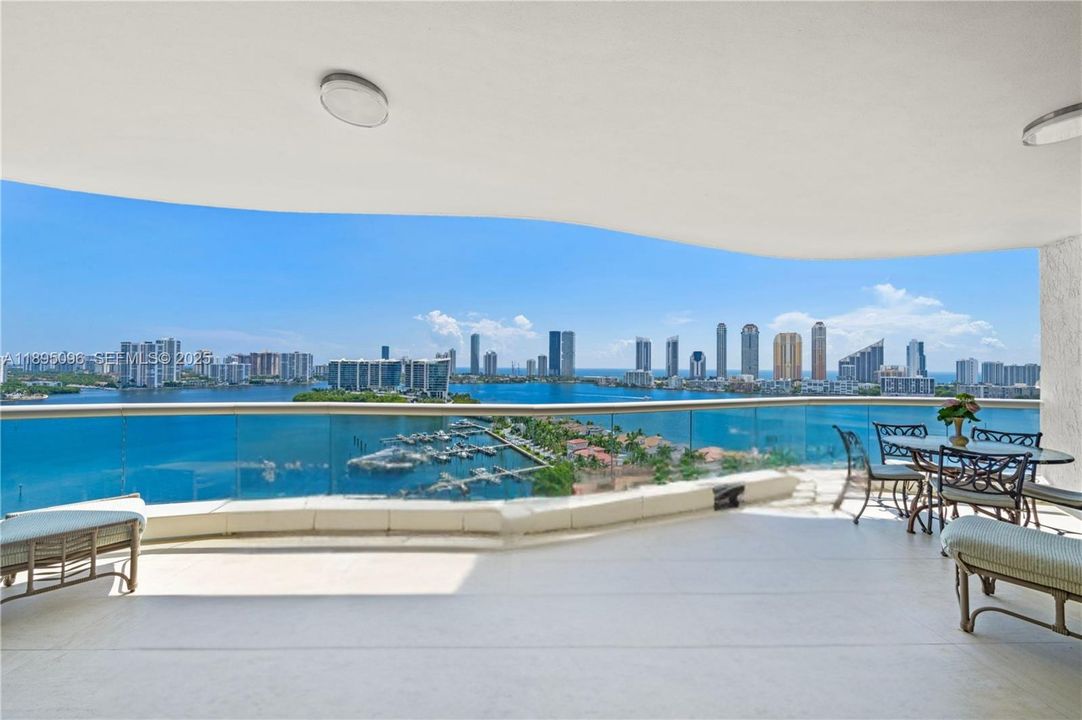 For Sale: $3,975,000 (4 beds, 3 baths, 3528 Square Feet)