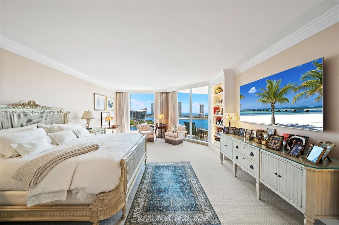 For Sale: $3,975,000 (4 beds, 3 baths, 3528 Square Feet)