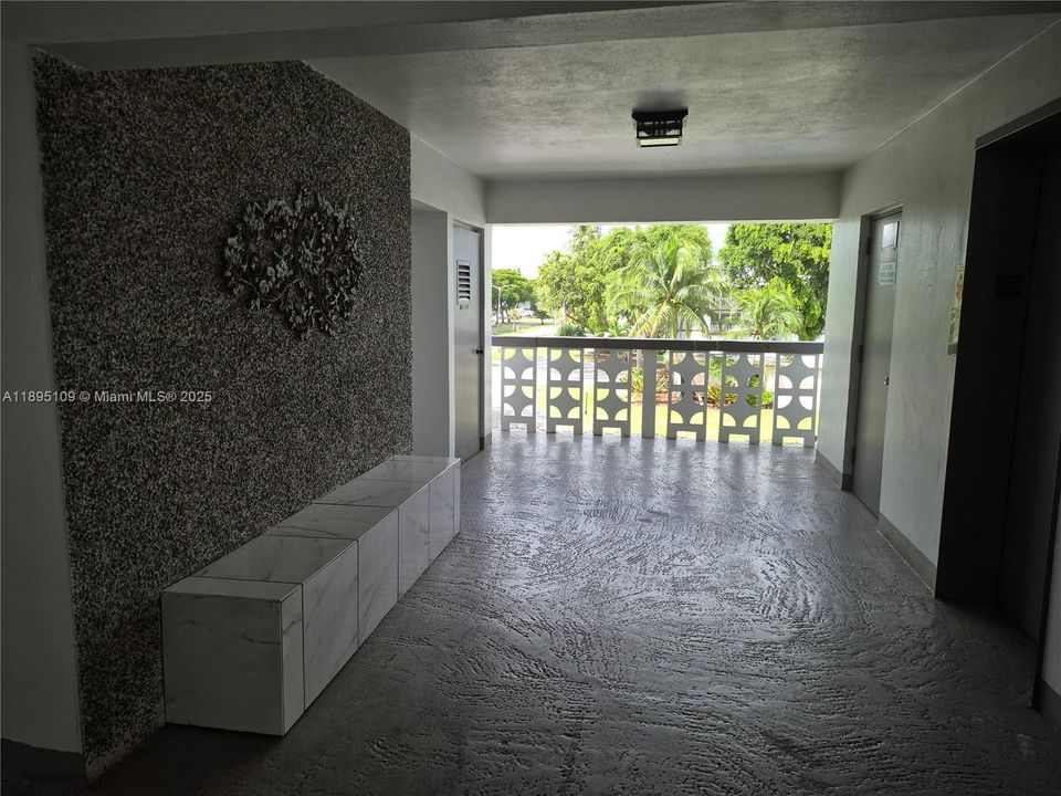 For Sale: $150,000 (2 beds, 2 baths, 899 Square Feet)