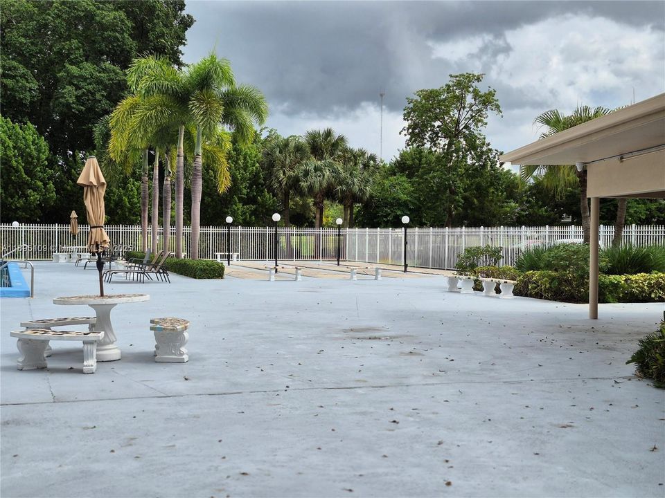 For Sale: $150,000 (2 beds, 2 baths, 899 Square Feet)