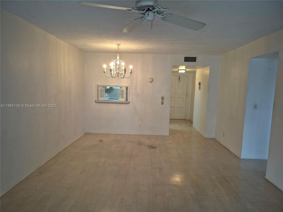 For Sale: $150,000 (2 beds, 2 baths, 899 Square Feet)