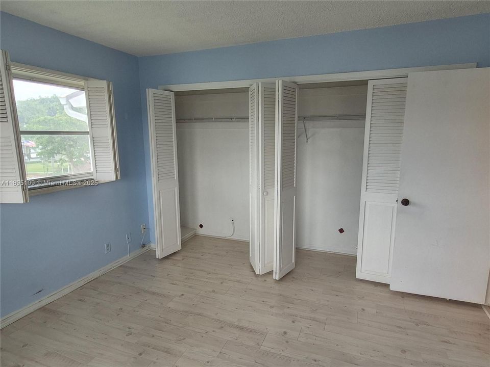 For Sale: $150,000 (2 beds, 2 baths, 899 Square Feet)