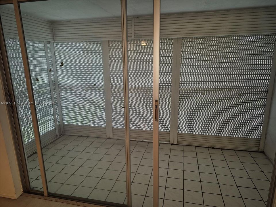 For Sale: $150,000 (2 beds, 2 baths, 899 Square Feet)