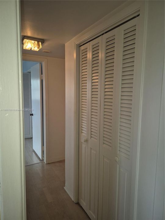 For Sale: $150,000 (2 beds, 2 baths, 899 Square Feet)