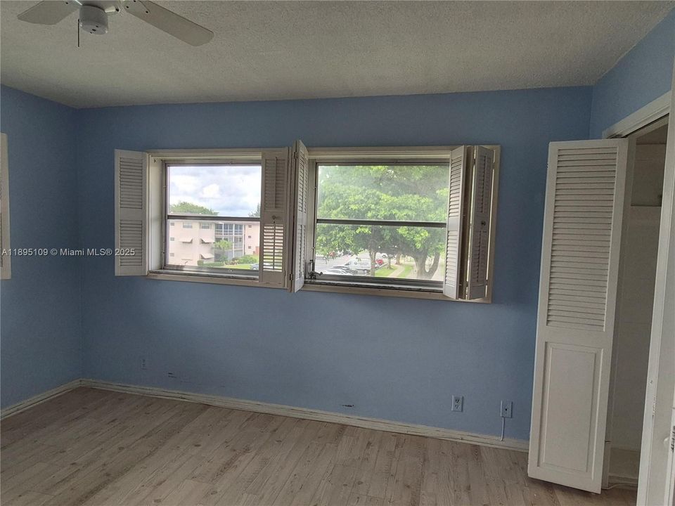 For Sale: $150,000 (2 beds, 2 baths, 899 Square Feet)