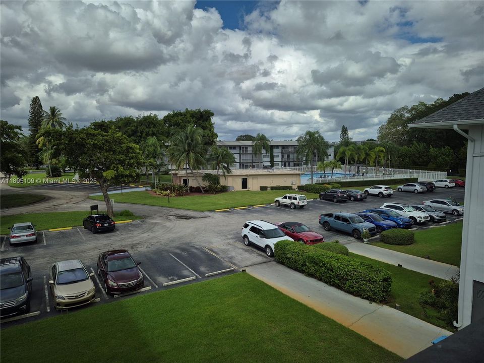 For Sale: $150,000 (2 beds, 2 baths, 899 Square Feet)