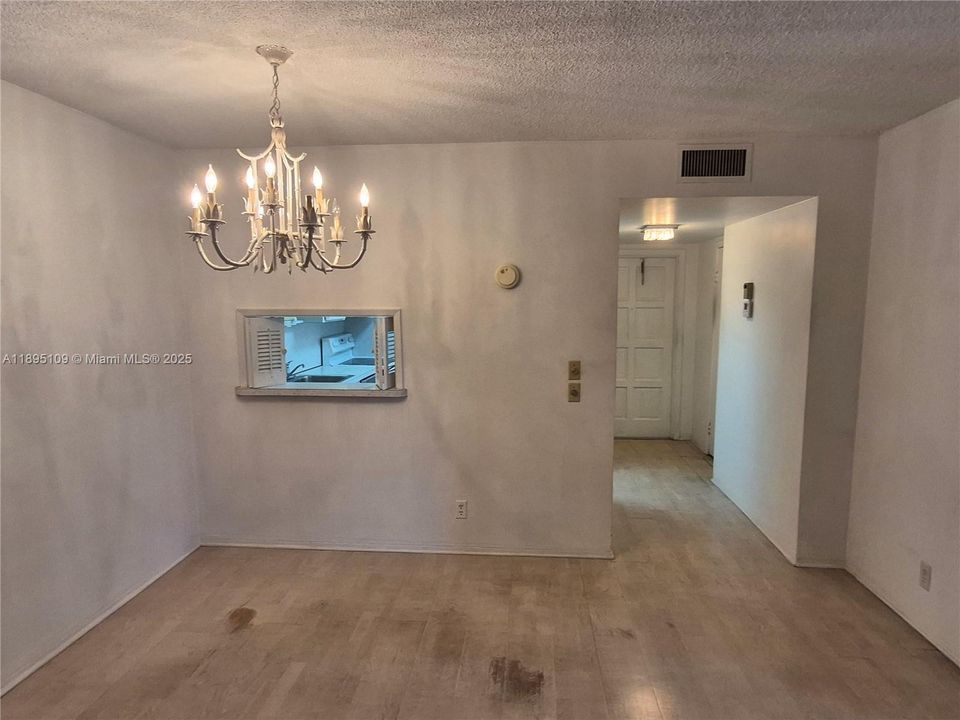 For Sale: $150,000 (2 beds, 2 baths, 899 Square Feet)