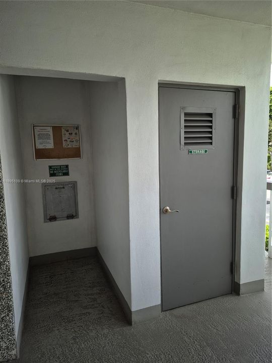 For Sale: $150,000 (2 beds, 2 baths, 899 Square Feet)