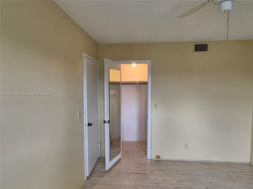 For Sale: $150,000 (2 beds, 2 baths, 899 Square Feet)