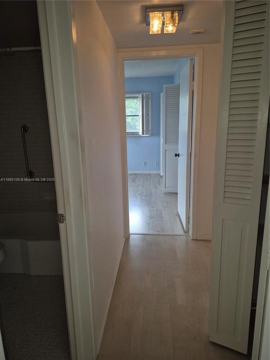 For Sale: $150,000 (2 beds, 2 baths, 899 Square Feet)