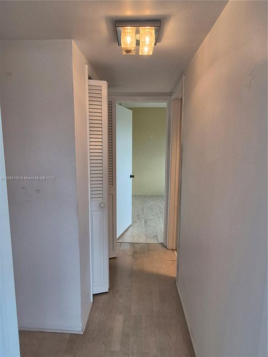 For Sale: $150,000 (2 beds, 2 baths, 899 Square Feet)