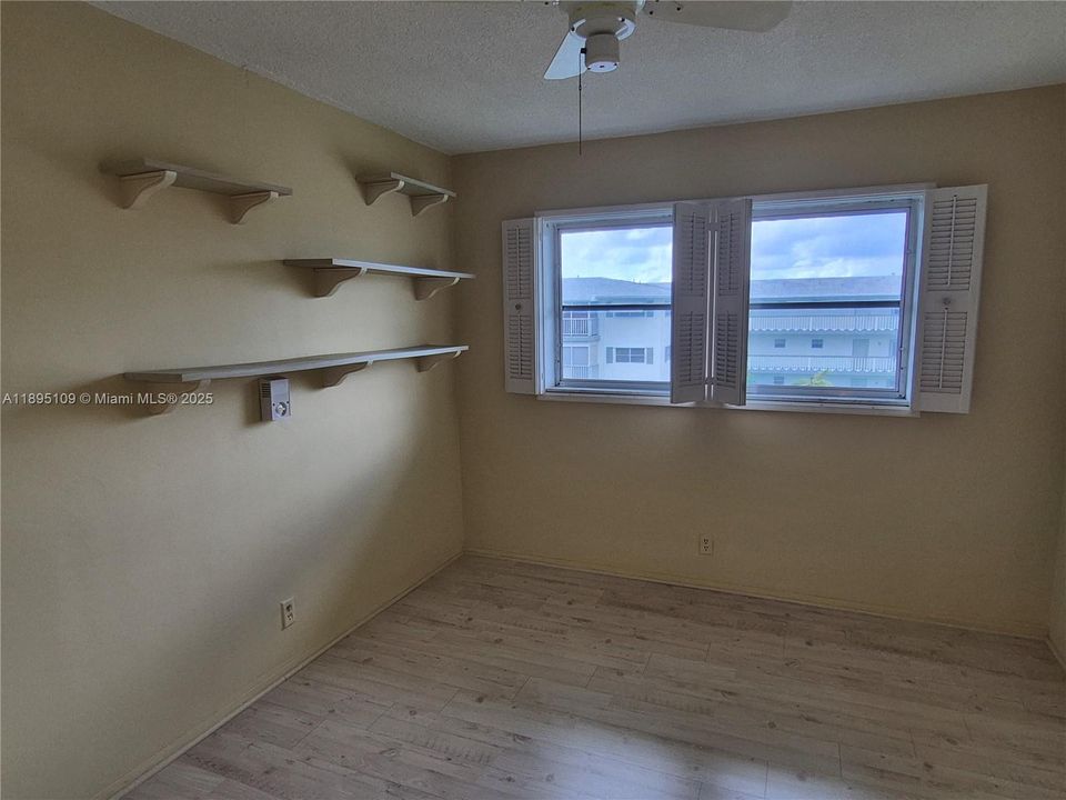 For Sale: $150,000 (2 beds, 2 baths, 899 Square Feet)