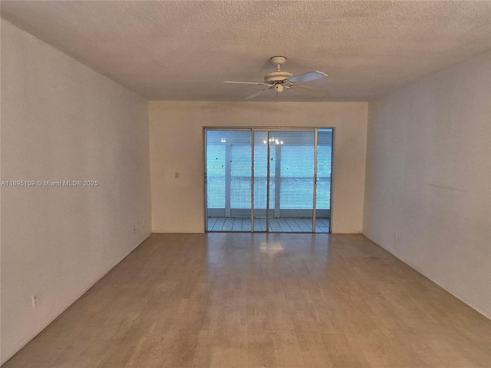 For Sale: $150,000 (2 beds, 2 baths, 899 Square Feet)