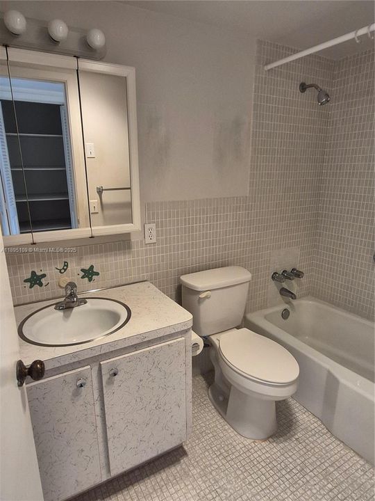 For Sale: $150,000 (2 beds, 2 baths, 899 Square Feet)