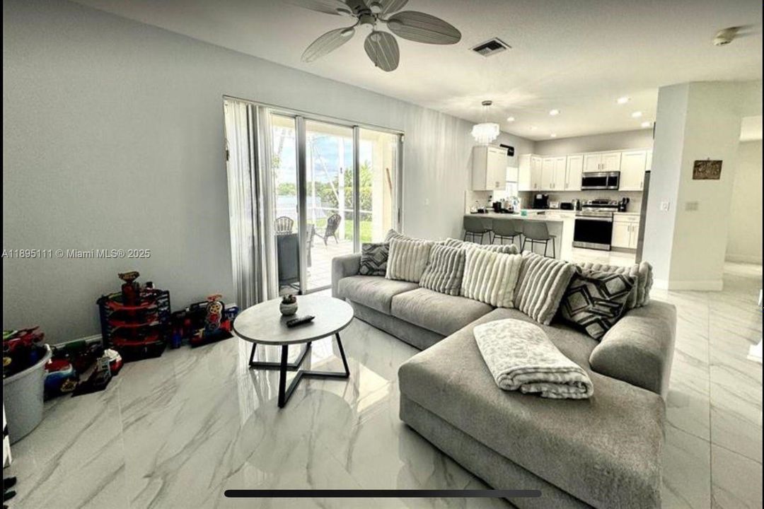 Недавно арендовано: $4,800 (4 спален, 2 ванн, 2500 Квадратных фут)