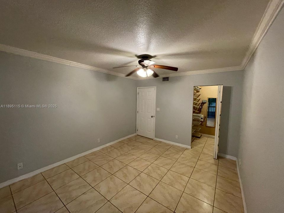 For Rent: $2,000 (1 beds, 1 baths, 710 Square Feet)