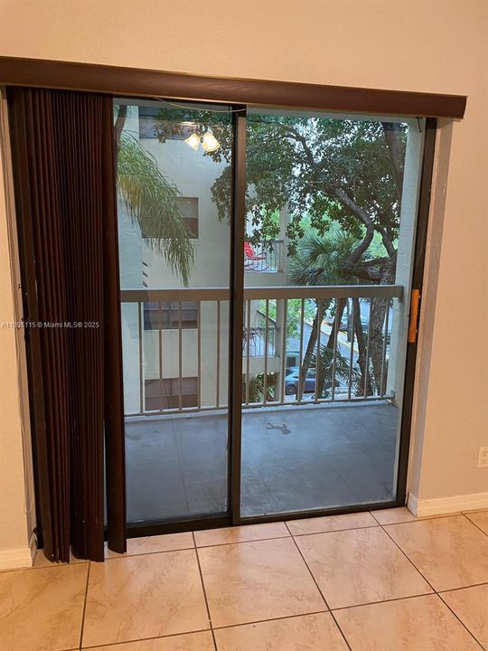 For Rent: $2,000 (1 beds, 1 baths, 710 Square Feet)