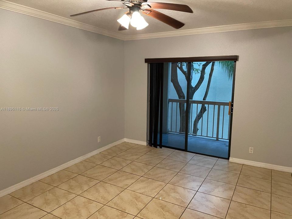 For Rent: $2,000 (1 beds, 1 baths, 710 Square Feet)