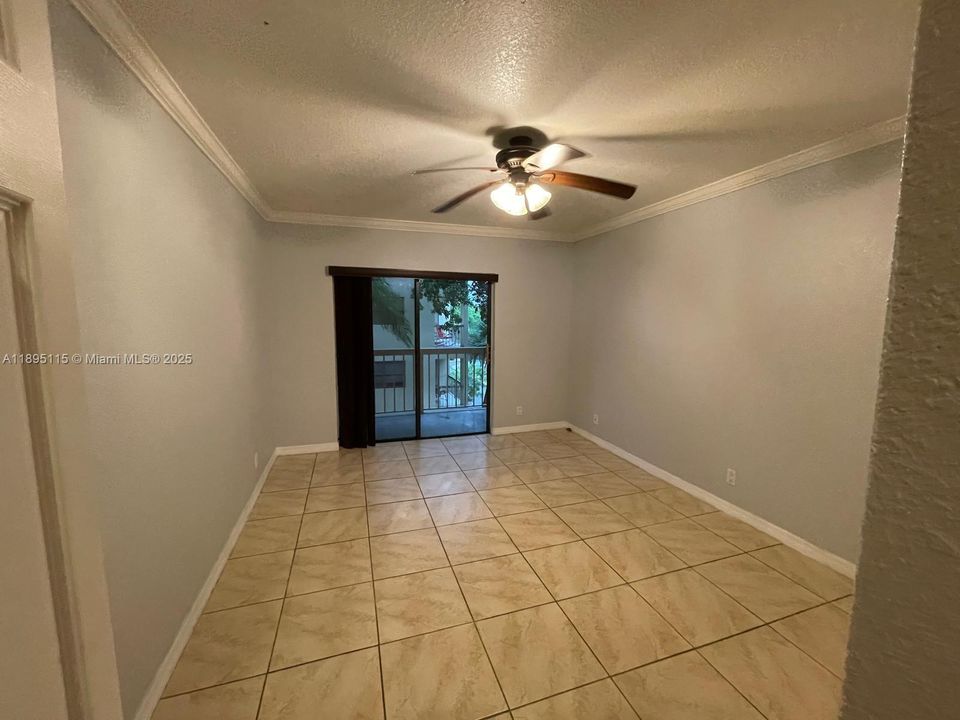 For Rent: $2,000 (1 beds, 1 baths, 710 Square Feet)