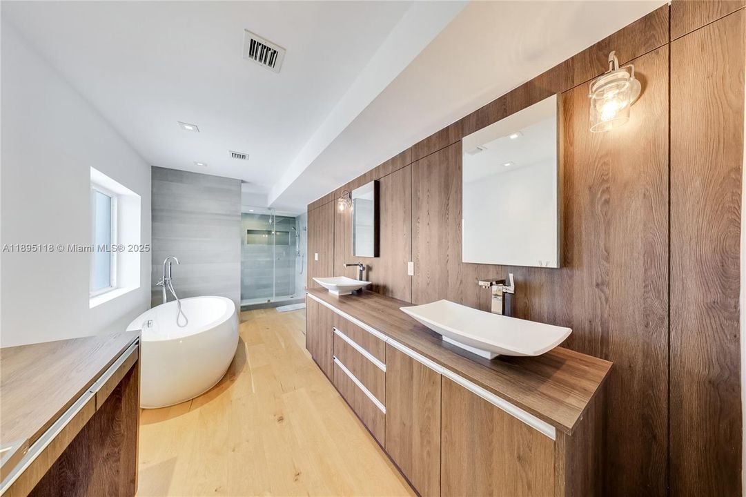 For Sale: $3,890,000 (4 beds, 3 baths, 3833 Square Feet)