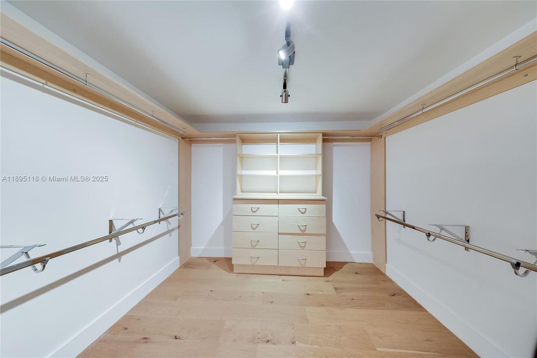 For Sale: $3,890,000 (4 beds, 3 baths, 3833 Square Feet)