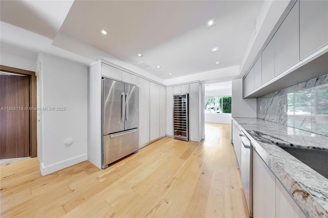 For Sale: $3,890,000 (4 beds, 3 baths, 3833 Square Feet)