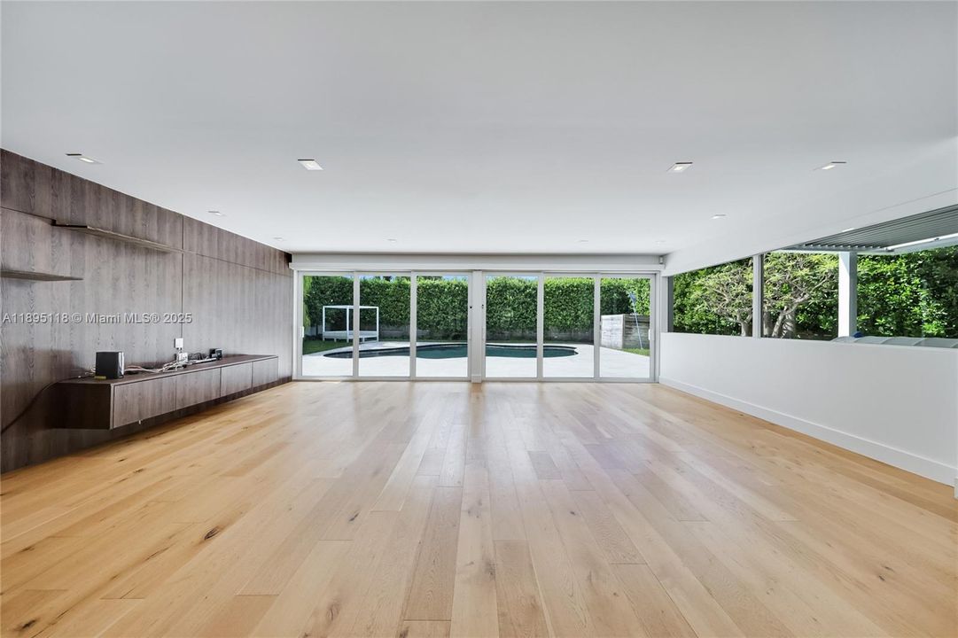 For Sale: $3,890,000 (4 beds, 3 baths, 3833 Square Feet)