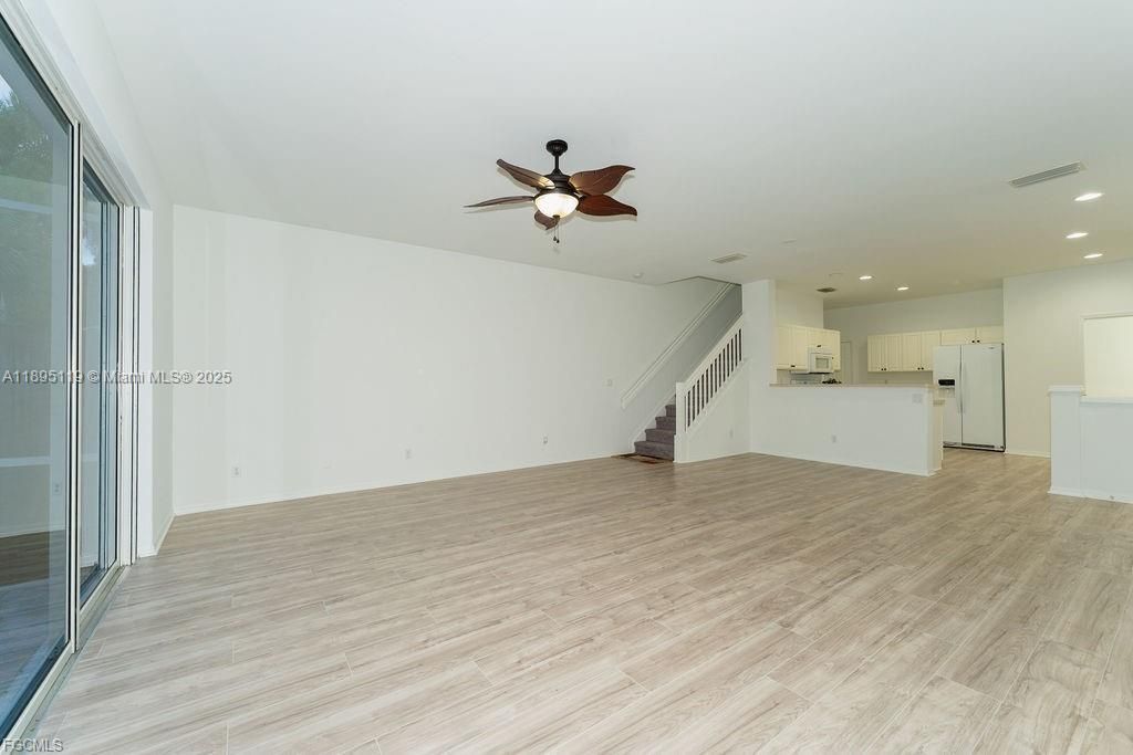 Под контрактом: $262,500 (3 спален, 2 ванн, 0 Квадратных фут)