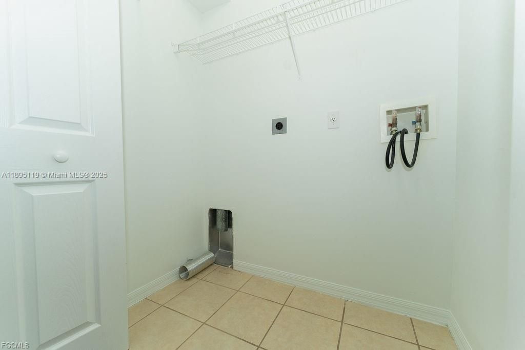 Под контрактом: $262,500 (3 спален, 2 ванн, 0 Квадратных фут)