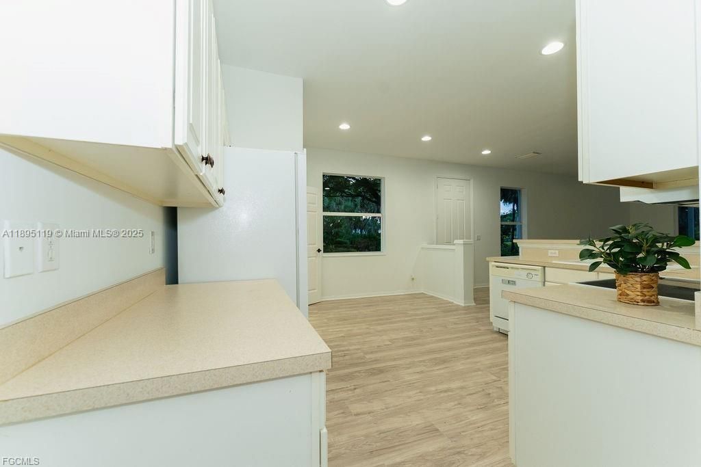 Под контрактом: $262,500 (3 спален, 2 ванн, 0 Квадратных фут)