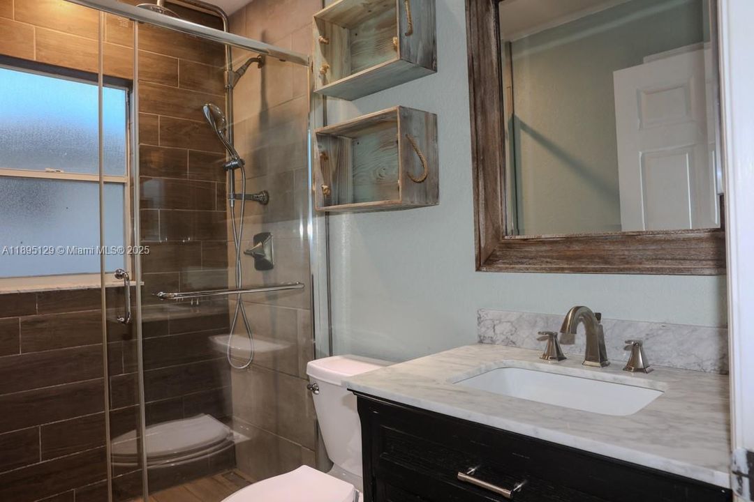 合同活跃: $325,000 (3 贝兹, 2 浴室, 0 平方英尺)