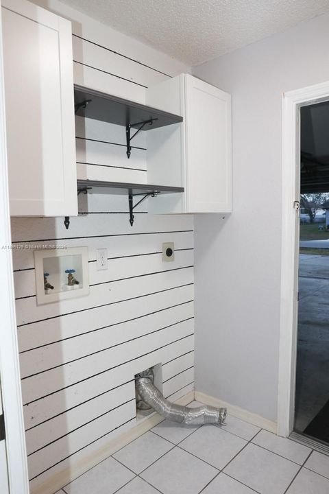 合同活跃: $325,000 (3 贝兹, 2 浴室, 0 平方英尺)