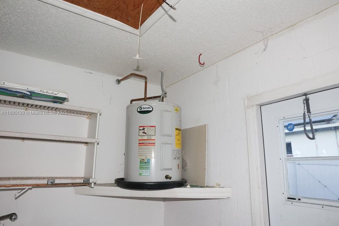 合同活跃: $325,000 (3 贝兹, 2 浴室, 0 平方英尺)