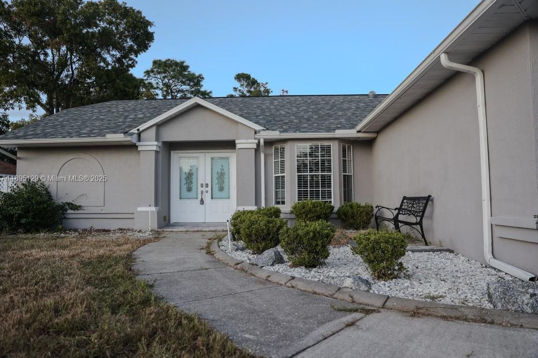 合同活跃: $325,000 (3 贝兹, 2 浴室, 0 平方英尺)