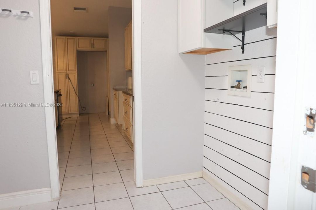 合同活跃: $325,000 (3 贝兹, 2 浴室, 0 平方英尺)