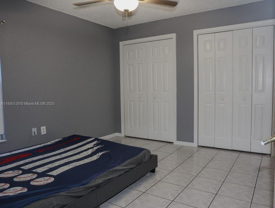 合同活跃: $325,000 (3 贝兹, 2 浴室, 0 平方英尺)