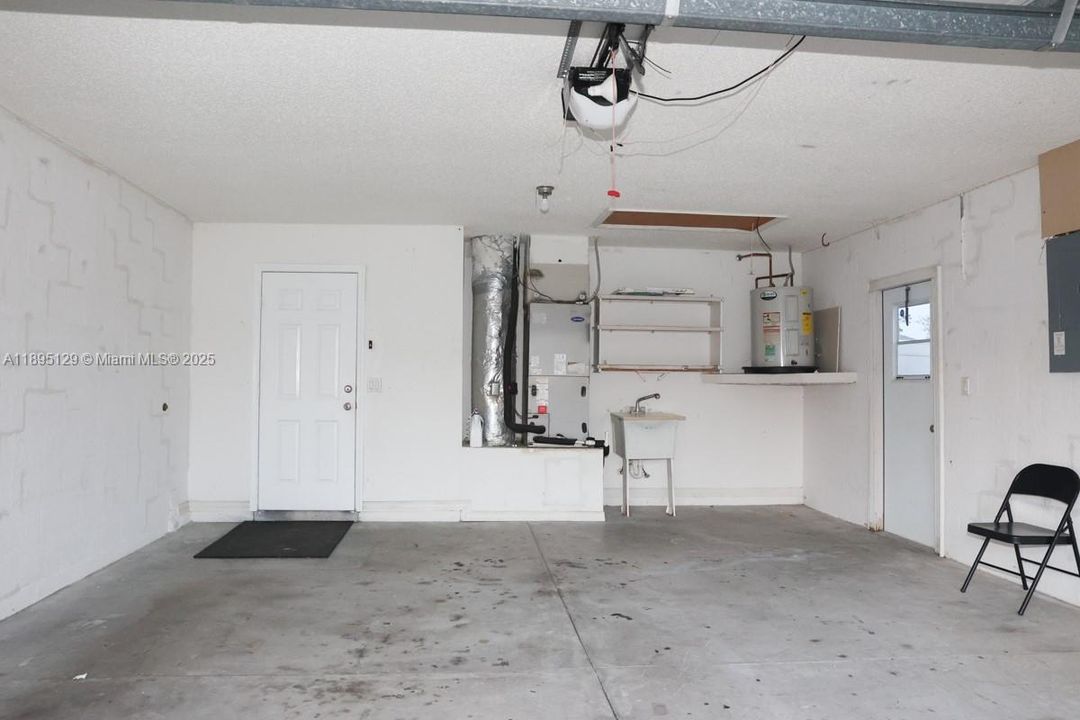 合同活跃: $325,000 (3 贝兹, 2 浴室, 0 平方英尺)