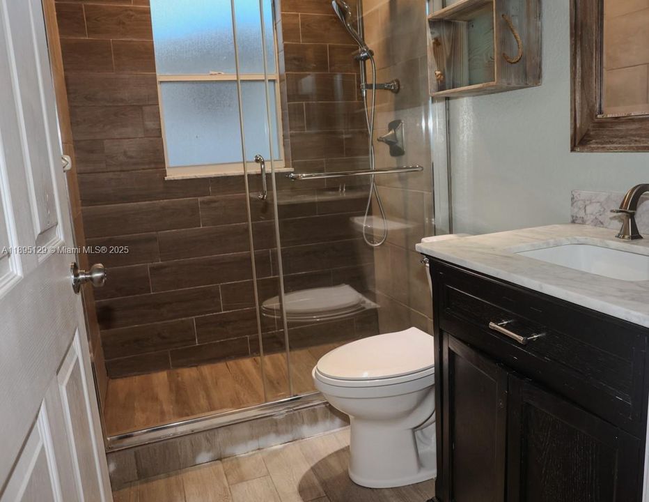 合同活跃: $325,000 (3 贝兹, 2 浴室, 0 平方英尺)