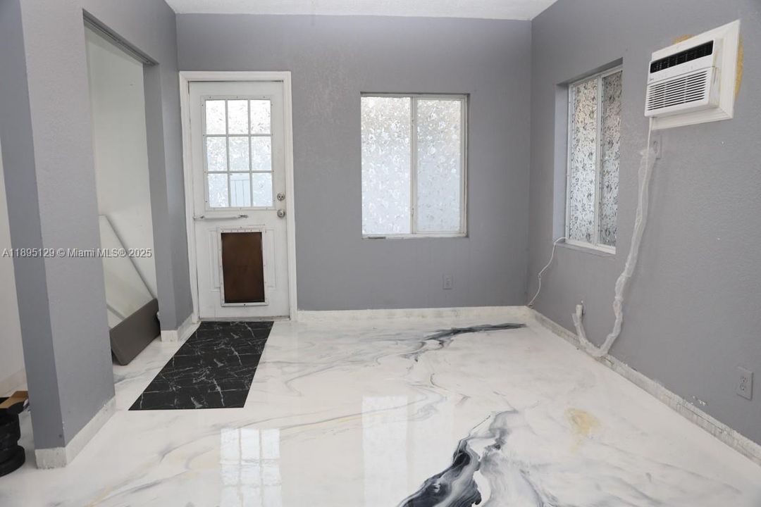 合同活跃: $325,000 (3 贝兹, 2 浴室, 0 平方英尺)