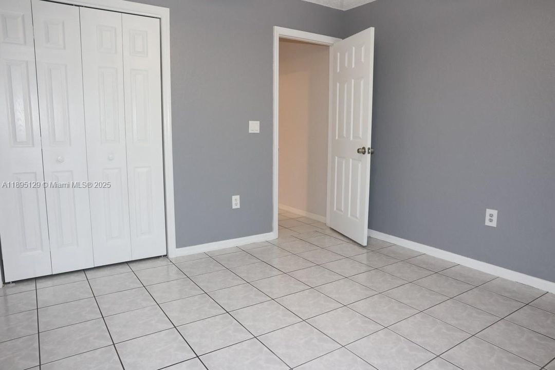 合同活跃: $325,000 (3 贝兹, 2 浴室, 0 平方英尺)