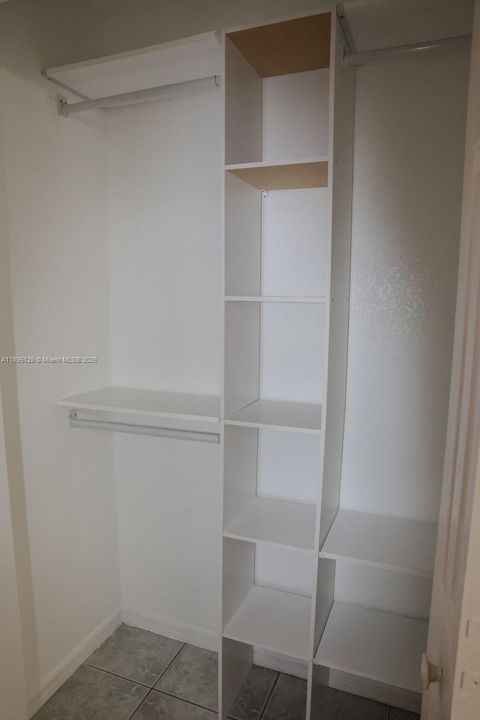 合同活跃: $325,000 (3 贝兹, 2 浴室, 0 平方英尺)