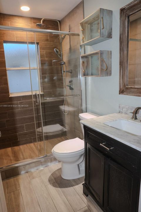 合同活跃: $325,000 (3 贝兹, 2 浴室, 0 平方英尺)