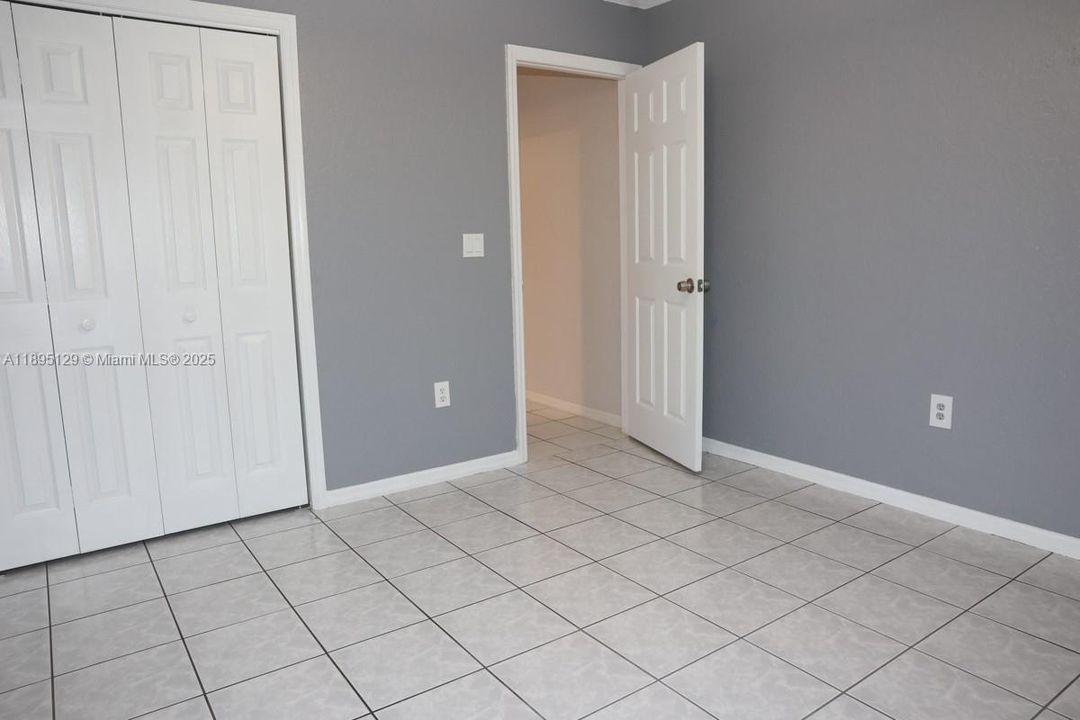 合同活跃: $325,000 (3 贝兹, 2 浴室, 0 平方英尺)