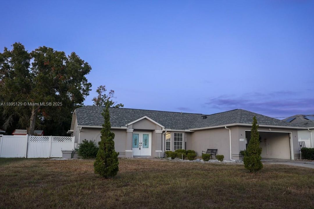 合同活跃: $325,000 (3 贝兹, 2 浴室, 0 平方英尺)