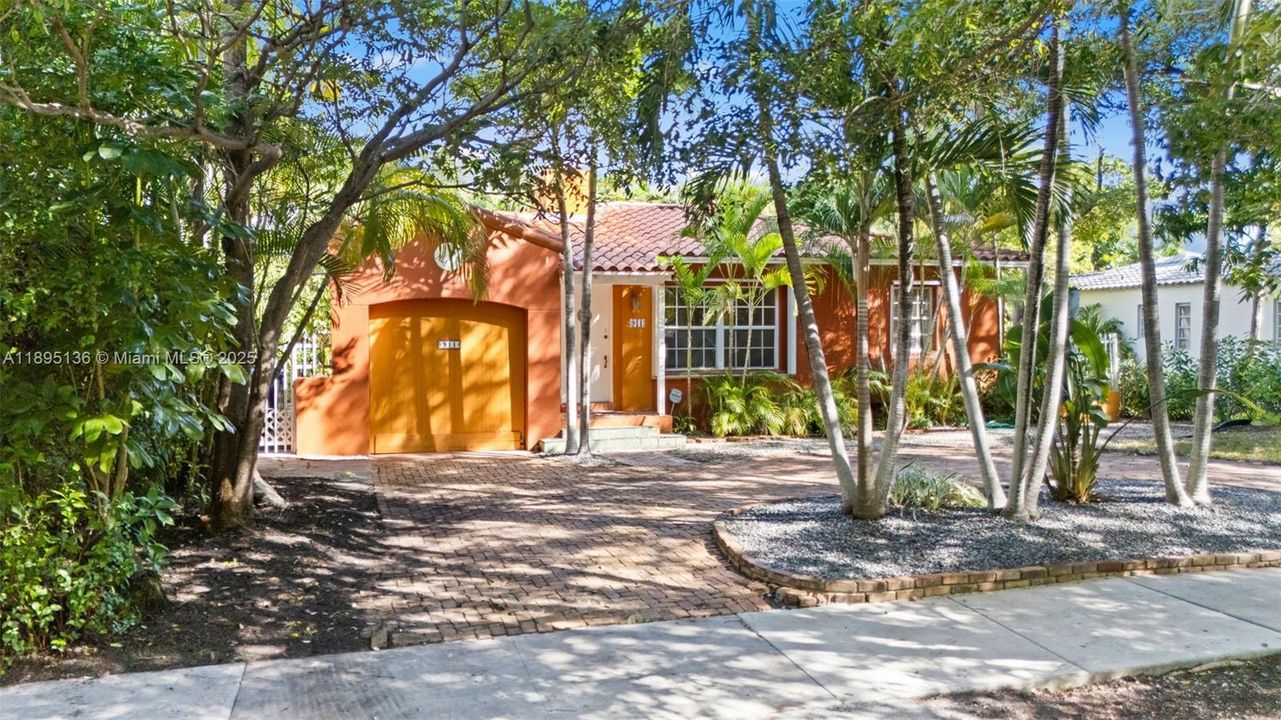 Active With Contract: $1,150,000 (2 beds, 1 baths, 1334 Square Feet)