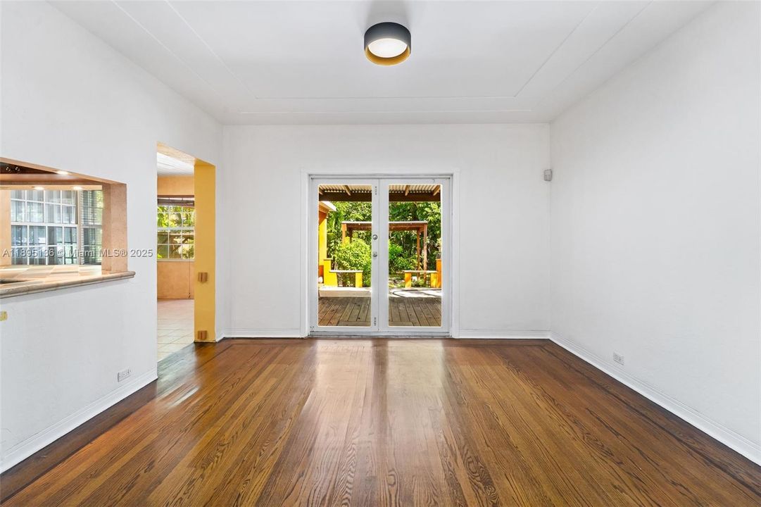 Active With Contract: $1,150,000 (2 beds, 1 baths, 1334 Square Feet)