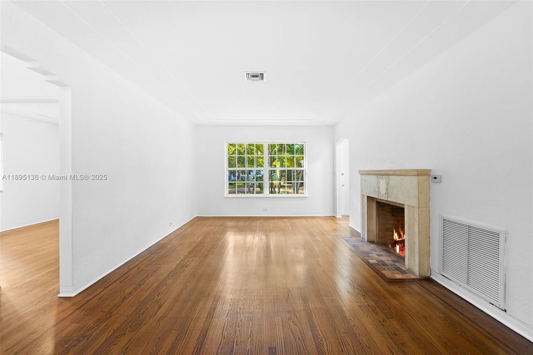 Active With Contract: $1,150,000 (2 beds, 1 baths, 1334 Square Feet)